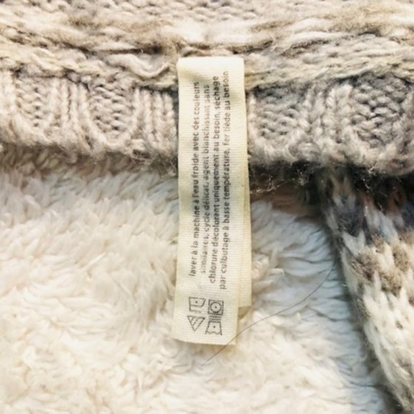 Aeropostale Diamond Pattern Grey & White Sweater - Picture 6 of 8